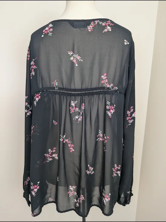 Michel Studio Black Sheer Floral Tie-Neck Blouse With Bell Sleeves Women's L/XL - Picture 3 of 6